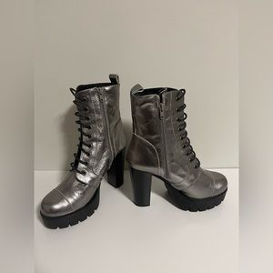 L’intervalle Kabio Silver Metallic Leather Platform Boots